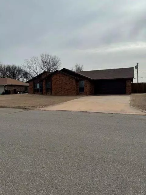 518 Sunset Dr, Watonga, OK 73772 photo 3