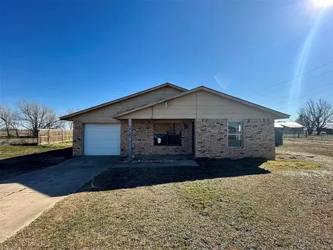 315 S Bannister St, Gotebo, OK 73041