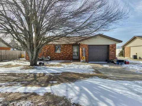 2317 7th St, Prague, OK 74864