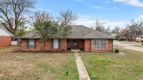 1000 Mockingbird Ln, Norman, OK 73071