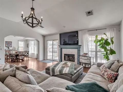 1814 Olde School Rd, Edmond, OK 73012