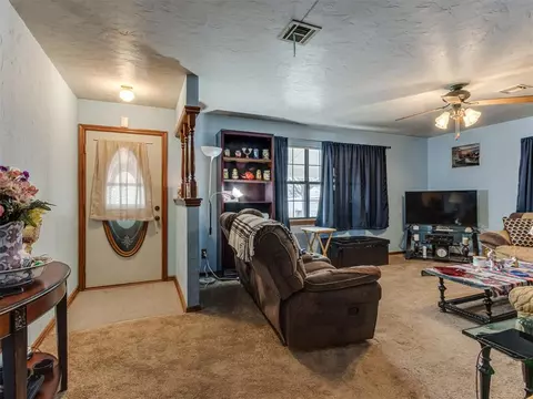 118 S 10th St, Mcloud, OK 74851 photo 4