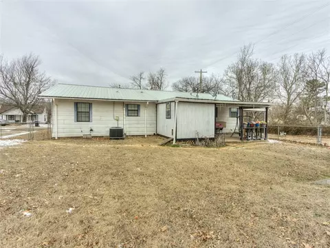 118 S 10th St, Mcloud, OK 74851 photo 32