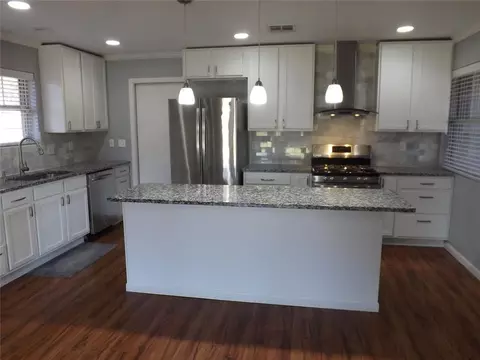 112 S Mockingbird Dr, Altus, OK 73521 photo 2