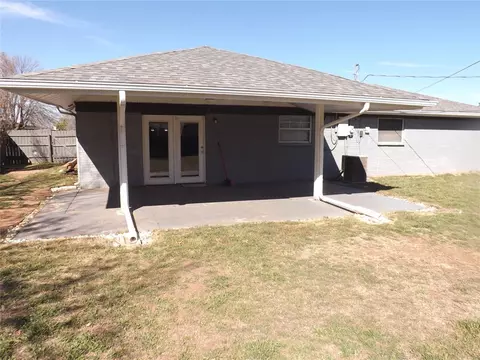 112 S Mockingbird Dr, Altus, OK 73521 photo 23