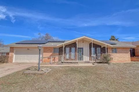920 Walnut Ct, Guthrie, OK 73044