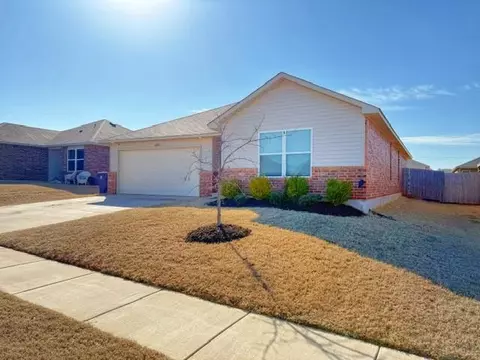11012 NW 99th St, Yukon, OK 73099