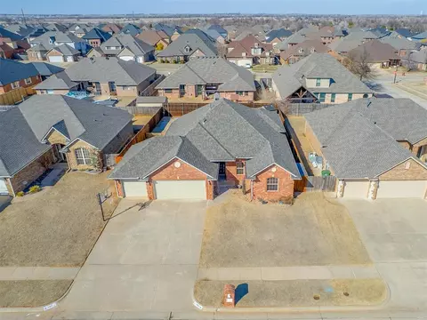 925 Tea Rose Dr, Yukon, OK 73099