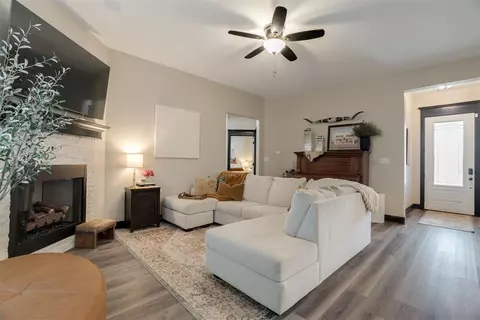 430 NW Creekside Dr, Cache, OK 73527 photo 3