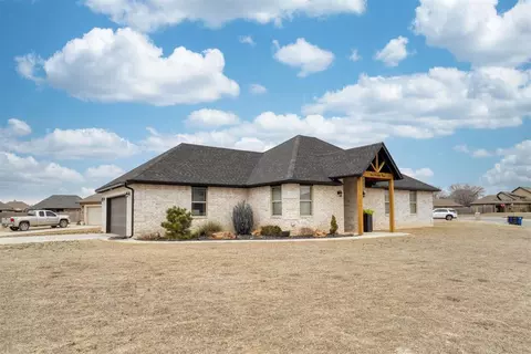 430 NW Creekside Dr, Cache, OK 73527 photo 2