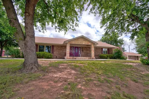 324 S 4th St, Cyril, OK 73029