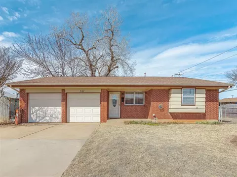 647 NW 5th St, Moore, OK 73160