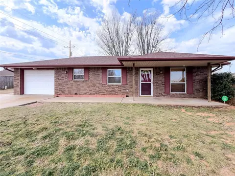 2314 S 21st St, Chickasha, OK 73018