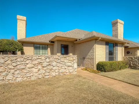 2100 Cobblestone Ct #101, Edmond, OK 73034