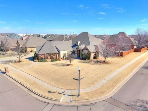 3012 Desert Willow Ct, Moore, OK 73160