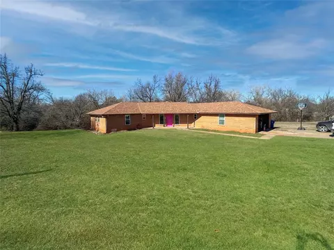 121 Oakwood Dr, Tuttle, OK 73089