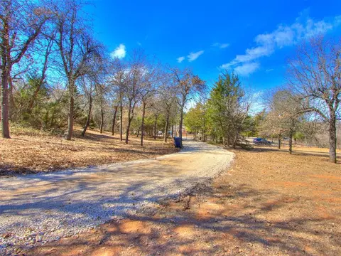10100 Oakview Rd, Oklahoma City, OK 73165