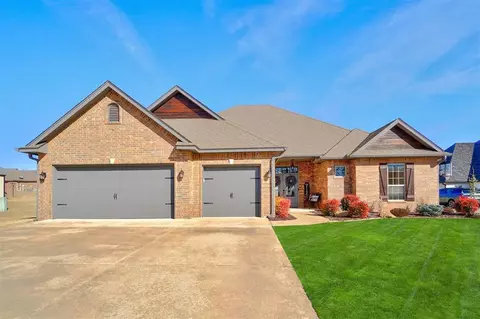 1917 Brownstone Way, Shawnee, OK 74804