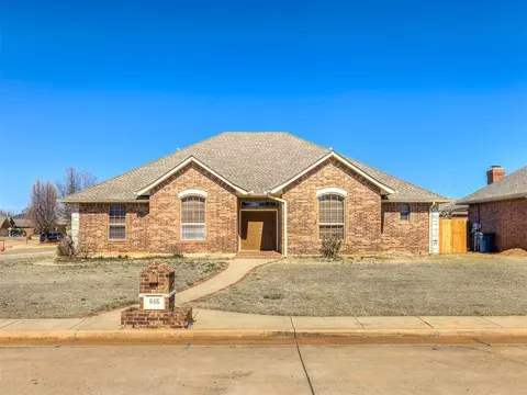 646 SW Crescent Cir, Midwest City, OK 73110
