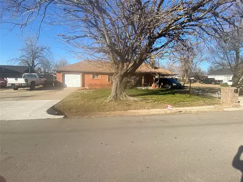 917 NW 33rd St, Moore, OK 73160