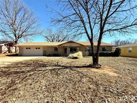 804 NW 7th St, Lindsay, OK 73052