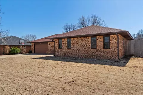572 Sunset Dr, Watonga, OK 73772 photo 4