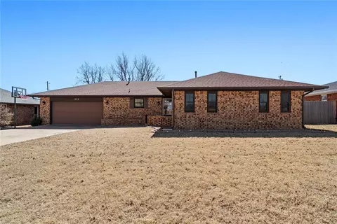 572 Sunset Dr, Watonga, OK 73772 photo 2