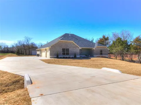 9041 Oak Tree Cir, Edmond, OK 73025
