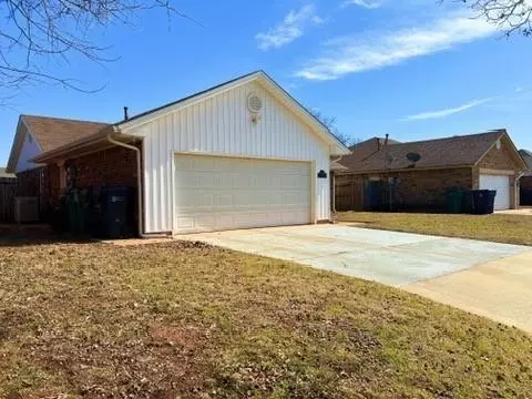 9208 Buttonfield Ave, Moore, OK 73160 photo 4