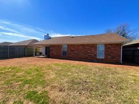 9208 Buttonfield Ave, Moore, OK 73160 photo 43