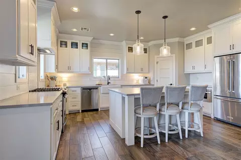 13501 Cobblestone Curve Rd, Oklahoma City, OK 73142