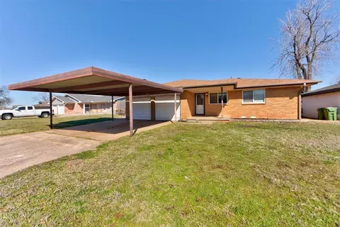 121 Larry Ave, Yukon, OK 73099