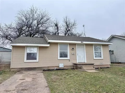 1405 S 14th St, Chickasha, OK 73018