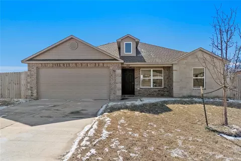 1402 Chert Cir, Noble, OK 73068