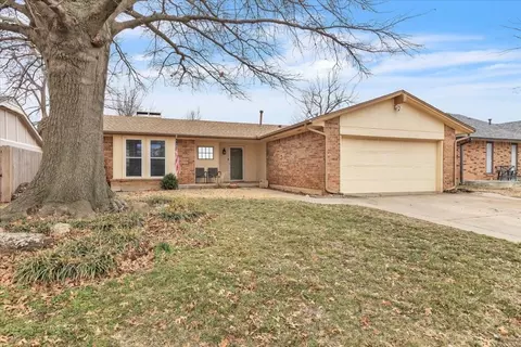204 Cherokee Dr, Yukon, OK 73099 photo 1