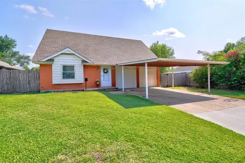 132 SW 13th St, Moore, OK 73160
