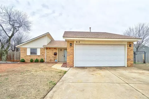812 N Tiffany Court Way, Mustang, OK 73064