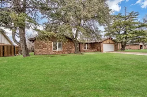 613 Cambridge Dr, Altus, OK 73521 photo 2