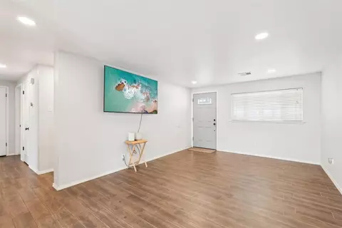 217 E Beam Dr, Yukon, OK 73099 photo 4