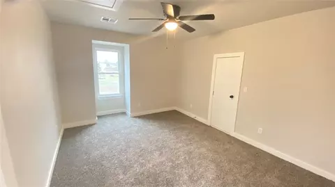 Bedroom - 129 S 8th St, Mcloud, OK 74851 photo 3 of 11