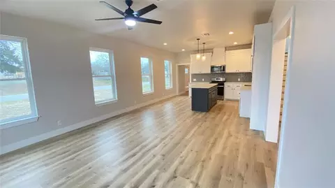 Living - 129 S 8th St, Mcloud, OK 74851 photo 1 of 3