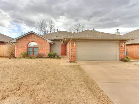 1704 Pinnacle Ln, Edmond, OK 73003