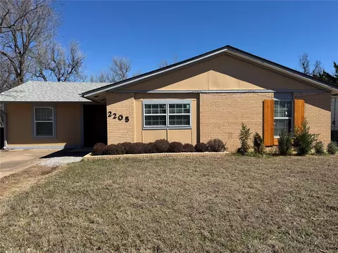 2205 NW 28th St, Lawton, OK 73505