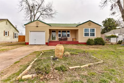 1815 S 15th St, Chickasha, OK 73018