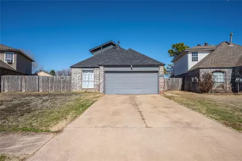 1607 SW 23rd St, Moore, OK 73170