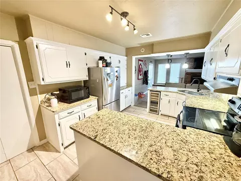 1013 E Cypress St, Altus, OK 73521 photo 5