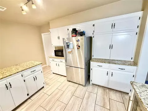 1013 E Cypress St, Altus, OK 73521 photo 3