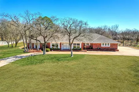 104 N Darwin Rd, Edmond, OK 73034