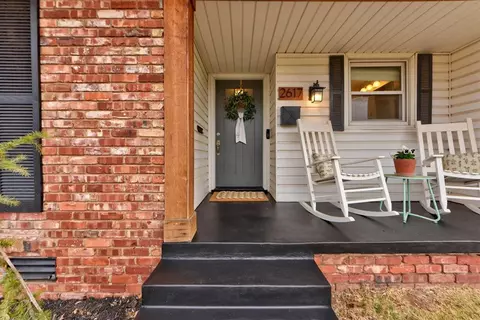 2617 Abbey Rd, The Village, OK 73120