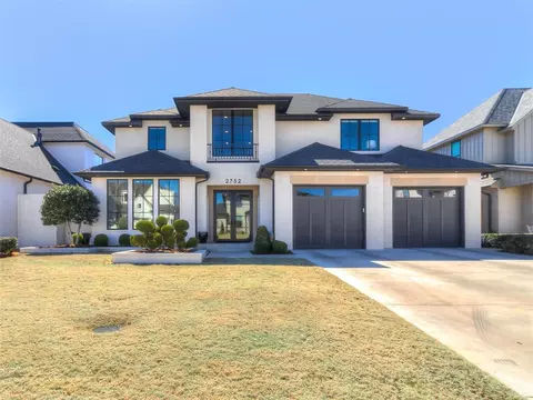 2752 W Country Club Dr, Oklahoma City, OK 73116